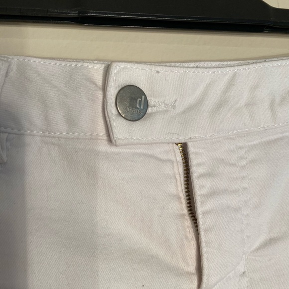 Mid Rise White Shorts - Picture 3 of 4